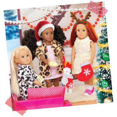 Mini dolls exchanging gifts.